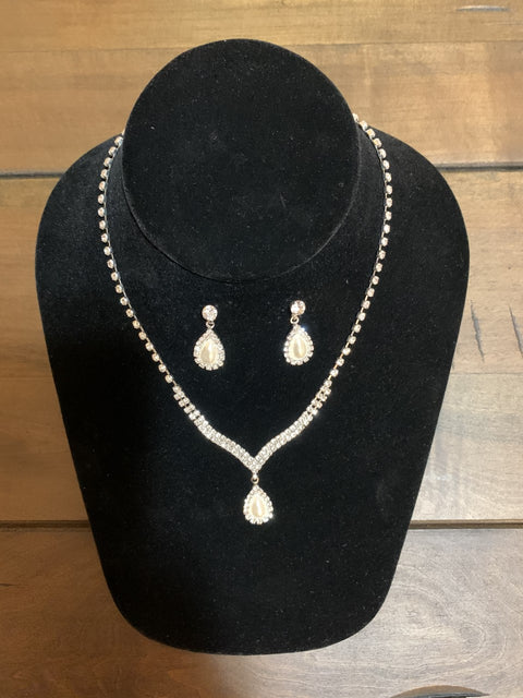 Cutie Diamond Victorian Pearl Necklace Set -16006